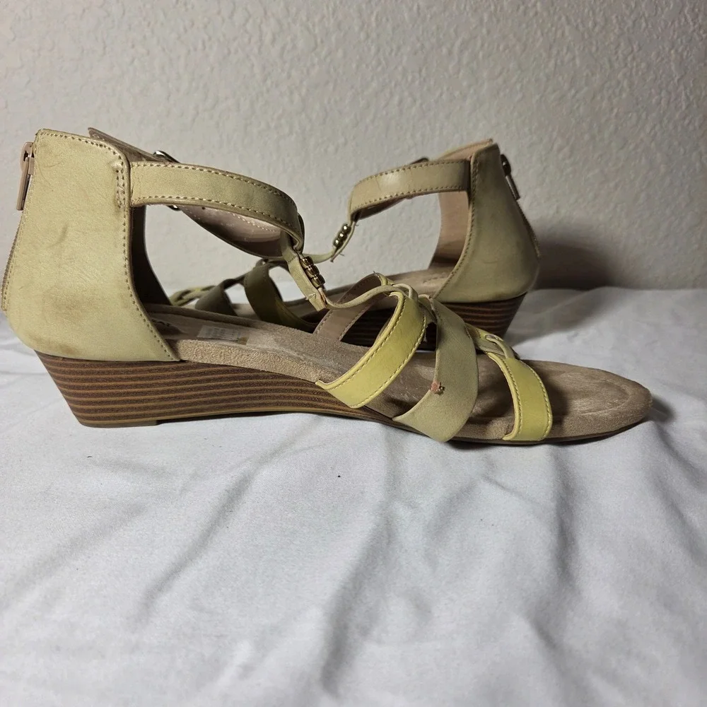 St Johns Bay Nixon Yellow Tan Strappy Wedge Sandals Womens 11M 106-0370